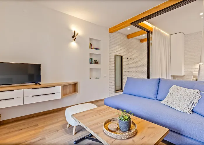 Lola Apartments